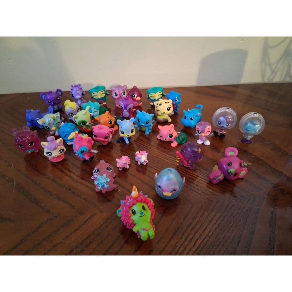 Hatchimals lot of 34 figurines, excellent condition